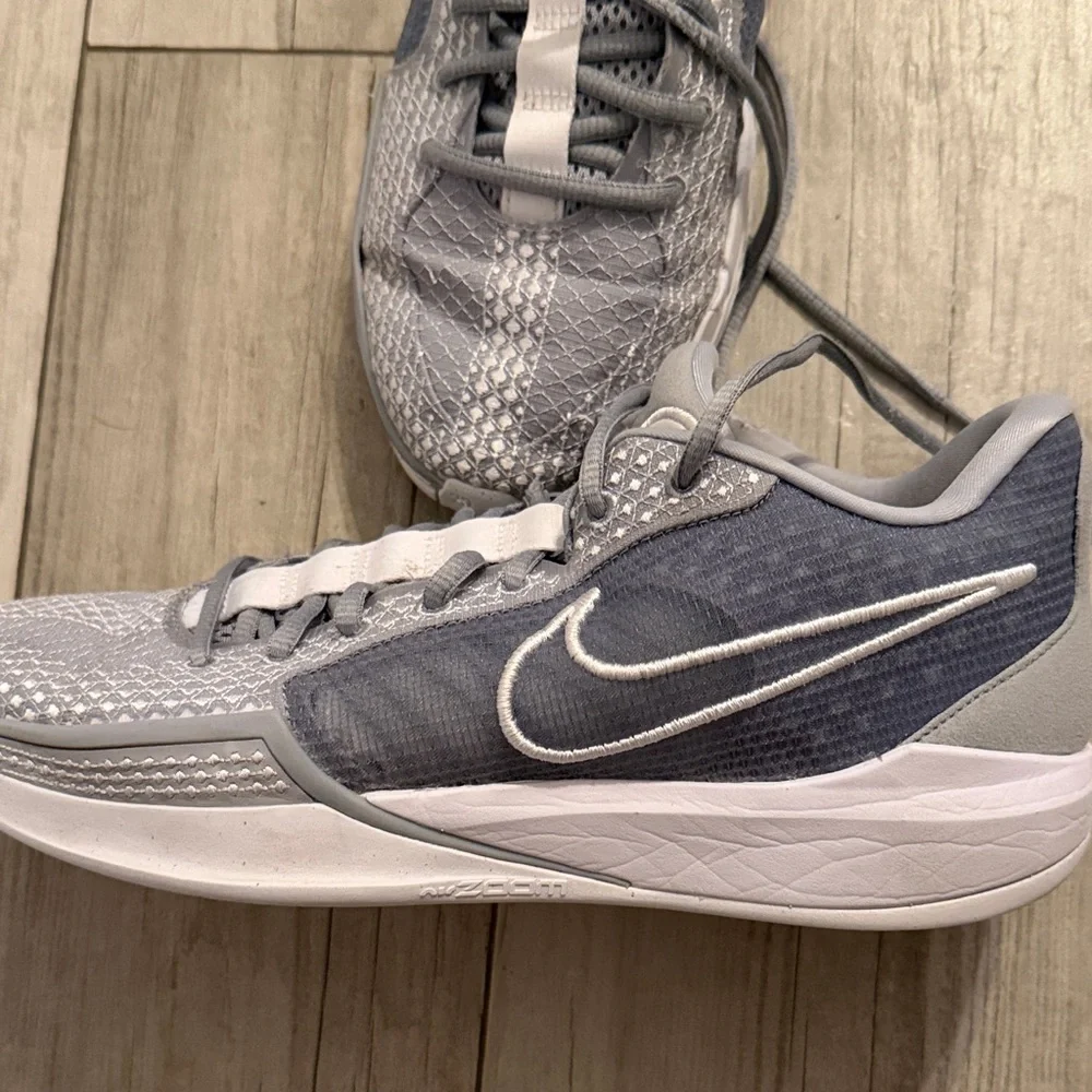 Nike Sneakers - Picture 3 of 7